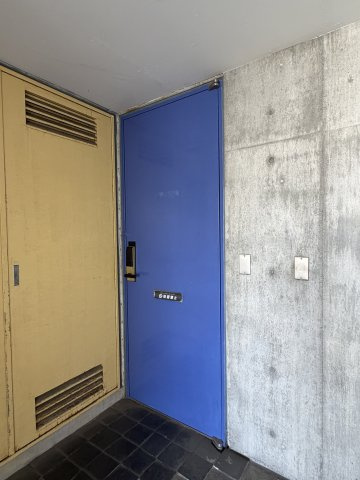 SAKAEMACHI　CUBUの玄関