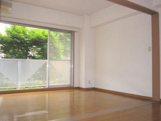 ボヌール三軒茶屋の寝室|広々とした洋室です