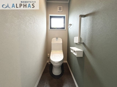 【トイレ】 | 姫路市大津区長松　築浅一戸建て | ■各階にトイレがあると、来客時にも気兼ねなく使うことができます♪