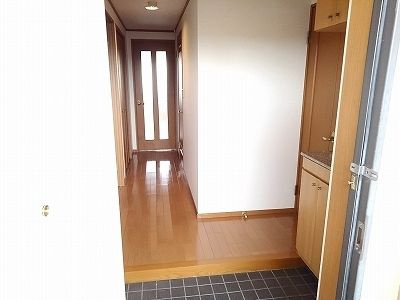 プレシャスコートの玄関|ゆったりとした玄関です