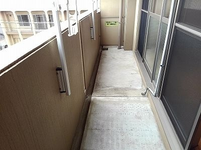 プレシャスコートのバルコニー|暖かな日差しのふりそそぐバルコニー