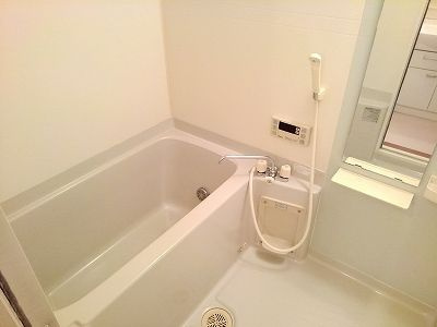 プレシャスコートの浴室|ゆったり過ごせるお風呂です