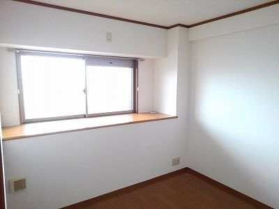 プレシャスコートの寝室|広くて明るい寝室