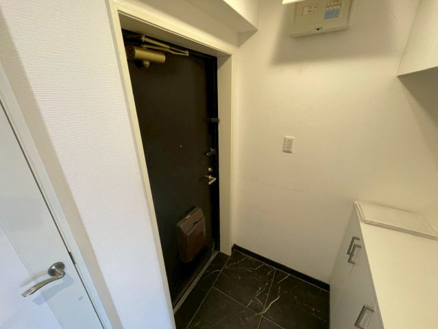 ロイヤルメゾン岡本Ⅲの玄関