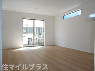 【居間・リビング】 | 郡山市安積町長久保3丁目新築一戸建て4棟 | ゆったり過ごせる居間です