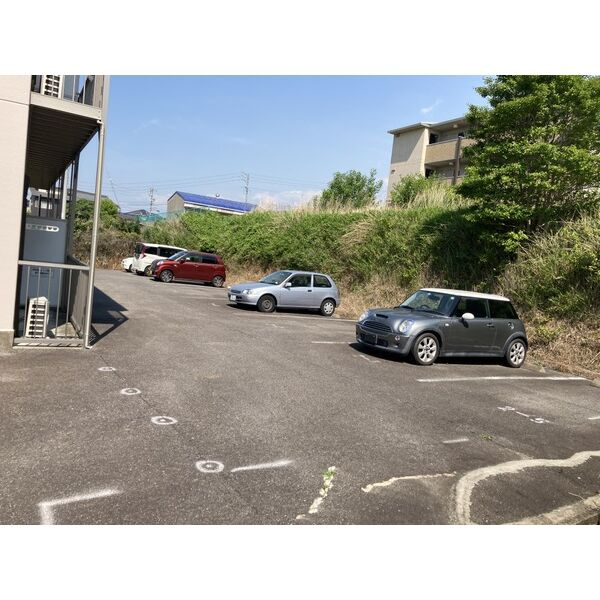 リブラン・ドゥの駐車場