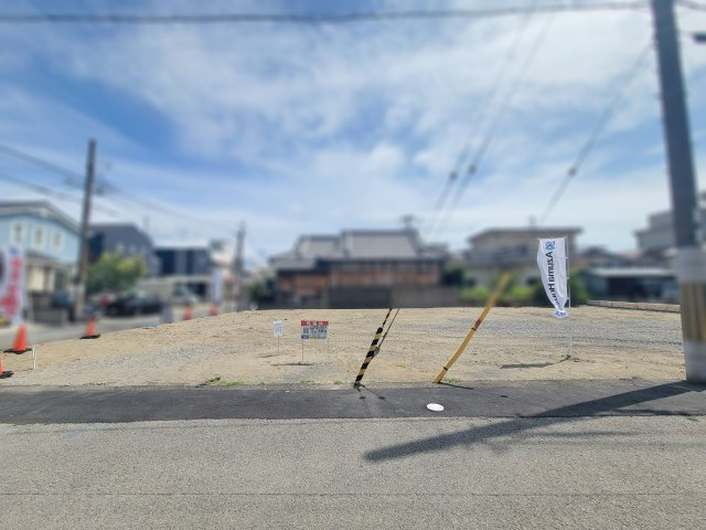 ライフフィールド土佐町2丁目のその他|制震ダンパー【Kダンパー】
「Kダンパー」は耐震と制震を兼ね備えており、2つの性能の相乗効果で地震から住まいを守ります。
耐震＝フレームの強さで地震に抵抗
制震＝揺れにブレーキをかけて吸収