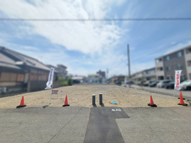 ライフフィールド土佐町2丁目のその他|【アクアフォームLITE】
住居の隅から隅まで家全体をすっぽり覆ってしまう吹き付け発砲ウレタンフォーム断熱です。断熱効果と湿気を侵入させないため、躯体内の結露を防止し、建物の耐久性を高めます。