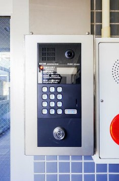 【セキュリティ】 | コーヨービル | オートロックで防犯面も安心です！
