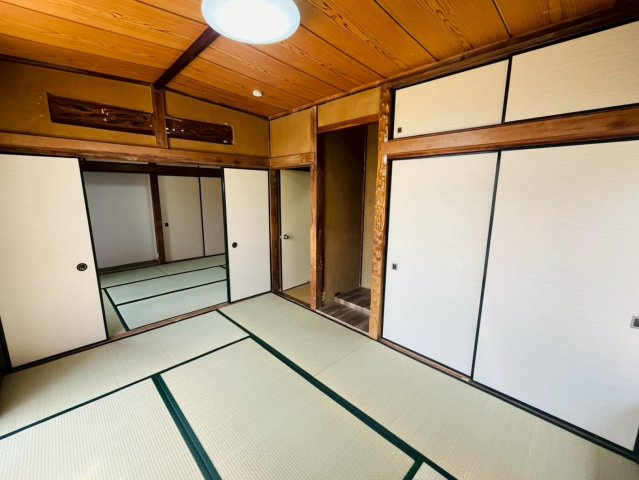 筑西市岡芹 リフォーム物件　の和室|〇和室　6帖〇
襖を開けて続き間の広いお部屋としてもご使用いただけます（＾＾）
2026年4月撮影