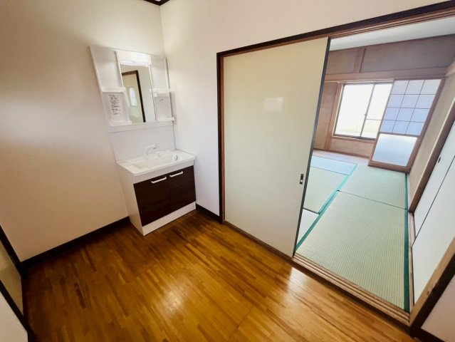 筑西市岡芹 リフォーム物件　の洗面所|〇2階　洗面化粧台〇
2階にも洗面台がございます。忙しい朝でも安心です♪
2026年4月撮影