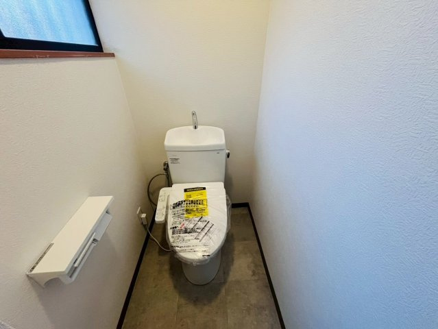 筑西市岡芹 リフォーム物件　のトイレ|〇トイレ〇
新品交換済み、温水洗浄便座です。
2026年4月撮影