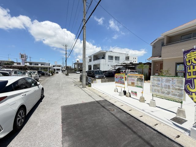 うるま市江洲（全10棟）Ａ号棟の前面道路含む現地写真|※南西側公道5.9m♪