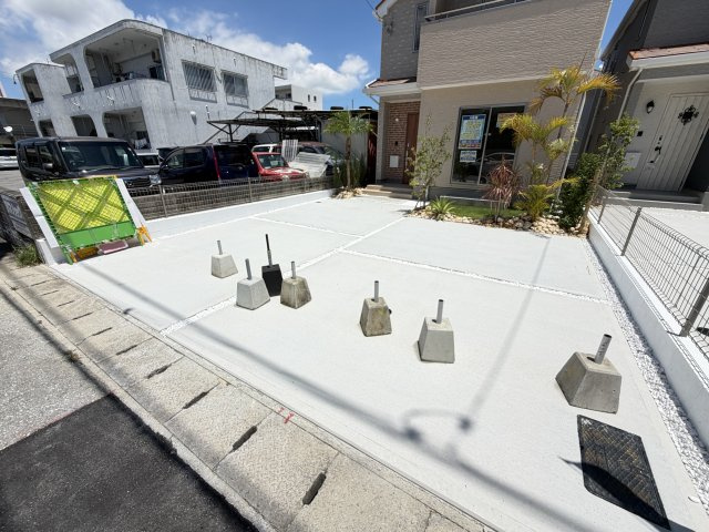 うるま市江洲（全10棟）Ａ号棟の駐車場|A号棟　駐車3台可♪
