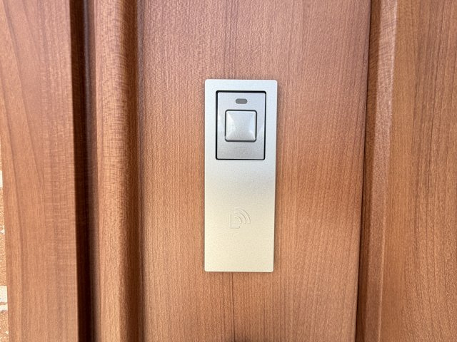 うるま市江洲（全10棟）Ａ号棟の玄関|A号棟　スマートキー付き♪