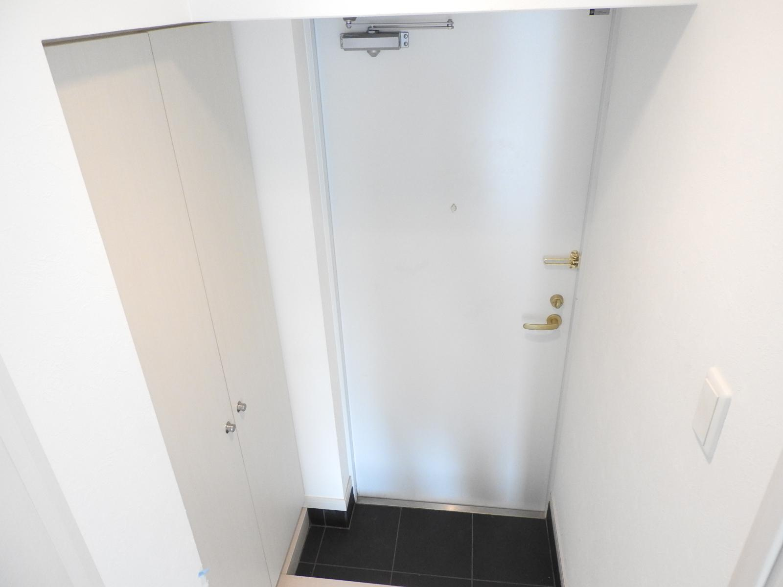 modern palazzo文教通りの玄関