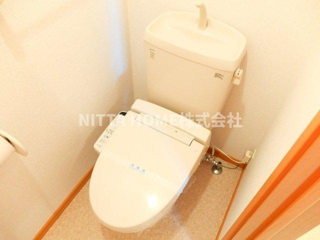 ポライトリー　ガーデンＣ棟のトイレ|ウォシュレット付きのトイレです＊