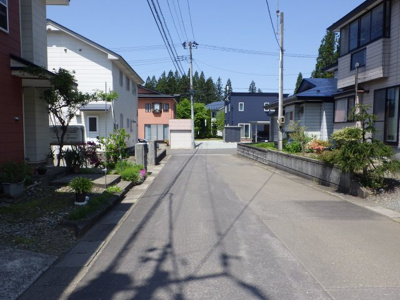 【前面道路含む現地写真】 | 大館市山王台・中古住宅