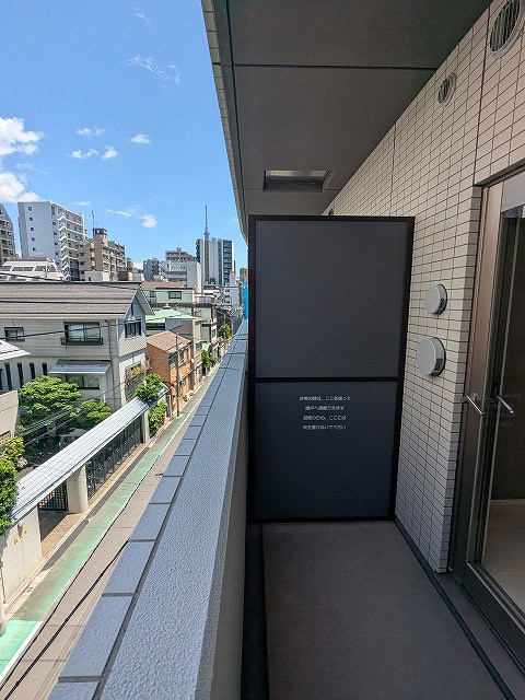 Prime Bliss上野元浅草のバルコニー|4F、スカイツリー見えます