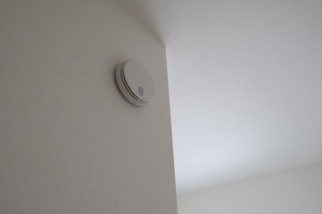 《仲介手数料無料》西区大字佐知川381-14新築一戸建てケイアイグレイスのその他|火災報知器が各お部屋や廊下などに付いています。