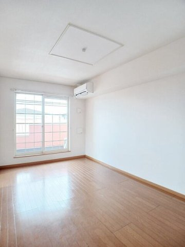 【居間・リビング】 | ＴＤ下南部Ⅱ | こちらの居間で趣味の時間をお楽しみください