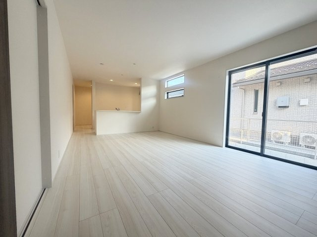 八潮市大字二丁目　新築戸建の居間・リビング|同施工会社の参考写真になります。