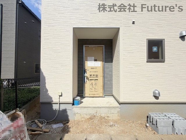 八潮市大字二丁目　新築戸建のエントランス|玄関エントランス