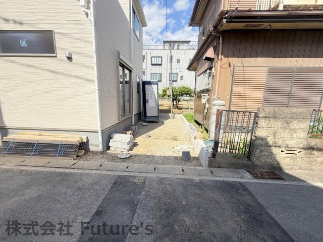 八潮市大字二丁目　新築戸建の駐車場|カースペース1台分付き
