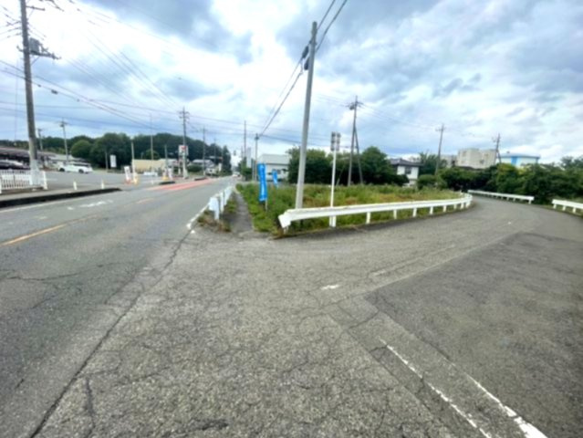 土地　鶴ヶ島市脚折の前面道路含む現地写真|住環境良好