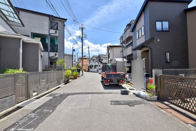 ハートフルタウン池尻3丁目新築一戸建て│3LDK+駐車1台可の前面道路含む現地写真|前面道路は北東側6.8ｍ公道です。