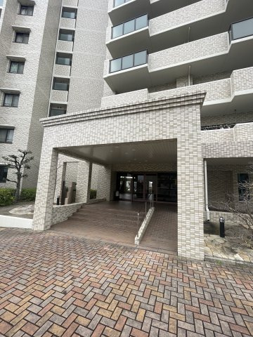 サンシティ貝塚4番館のエントランス|落ち着いた雰囲気のエントランス♪