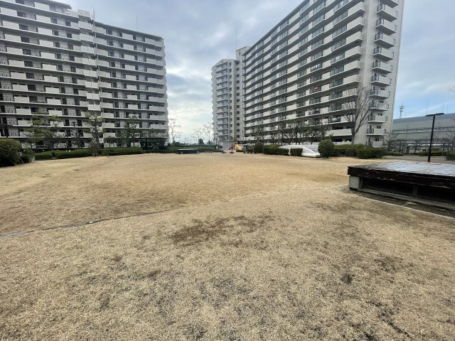 サンシティ貝塚4番館の周辺|マンション敷地内の公園スペース♪