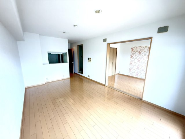 サンシティ貝塚4番館の居間・リビング