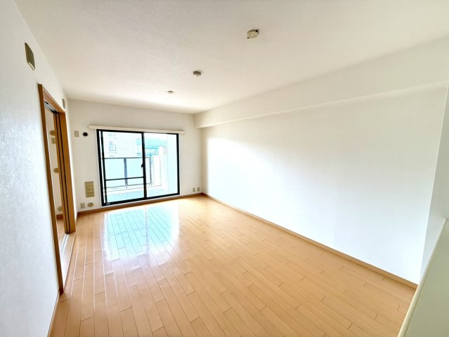 サンシティ貝塚4番館の居間・リビング