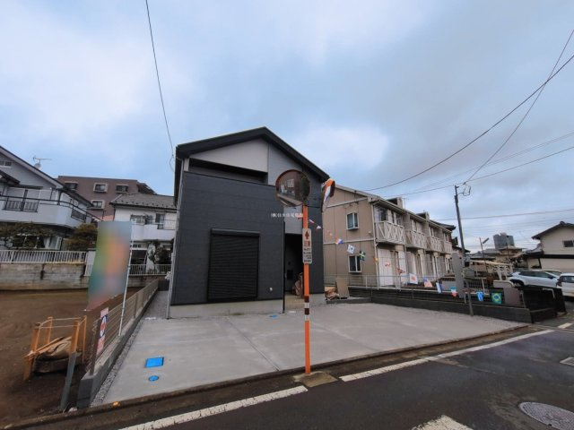 ふじみ野市亀久保３丁目の新築一戸建の前面道路含む現地写真