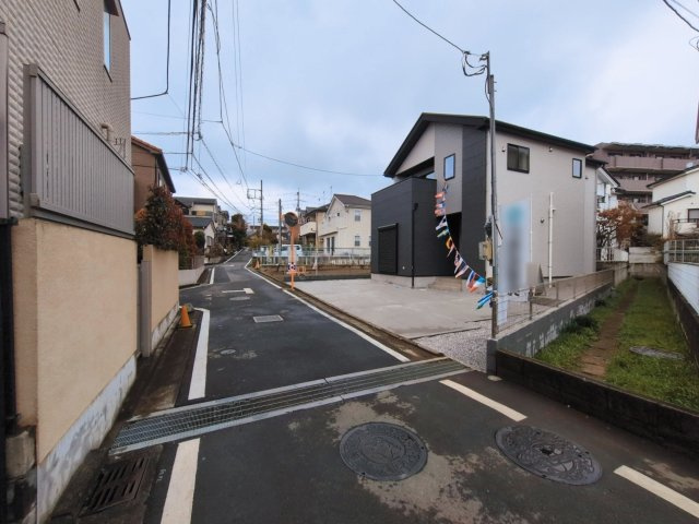 ふじみ野市亀久保３丁目の新築一戸建の前面道路含む現地写真|南西側4m公道です。