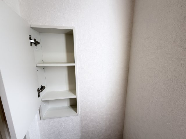 クレイドルガーデン前橋市稲荷新田町第３　１号棟（平屋）のトイレ|1階トイレです。清潔感のある白を基調としています。
温水洗浄・便座暖房機能の付いた快適なトイレです☆