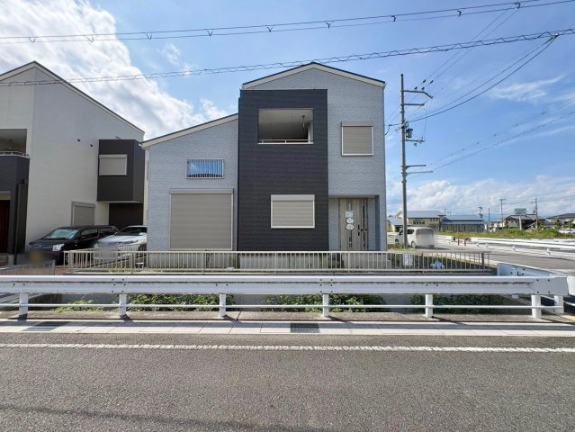 草津市下笠町　新築戸建ての外観