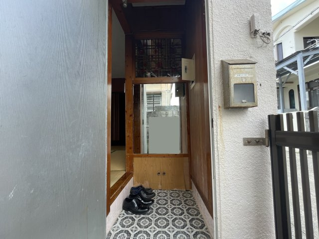 糸満中村貸家の玄関