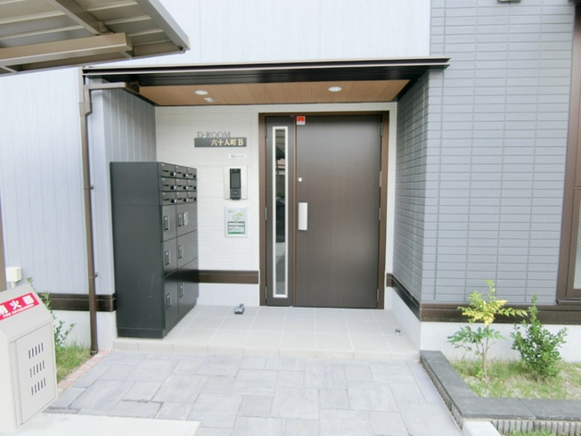 【エントランス】Ｄ－ＲＯＯＭ六十人町B棟