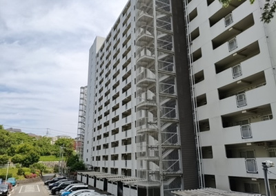 【外観】 | 東建座間ハイツ２ | マンションの外観は非常に重要なポイントです！外観の善し悪しは資産価値に大きな影響を与えます。外観のいいマンションを購入することで、高値で売却がしやすく、買い手が見つかりやすいというメリットがあります。