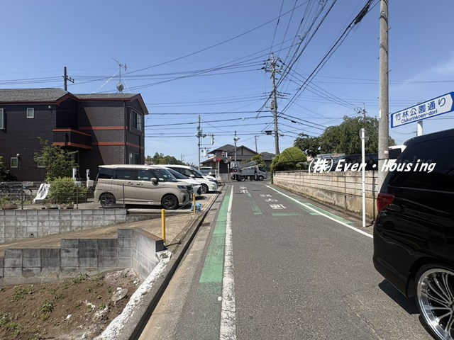 売地 東久留米市南沢１丁目全４区画の前面道路含む現地写真|現地周辺の街並み写真。整った住宅街が広がり、住環境の良さが魅力です。