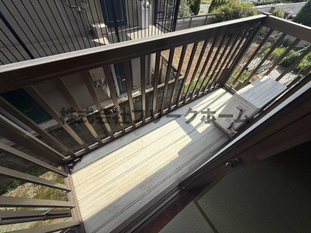 小金井市梶野町２丁目のアパートのバルコニー