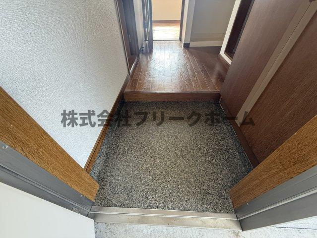 小金井市梶野町２丁目のアパートの玄関