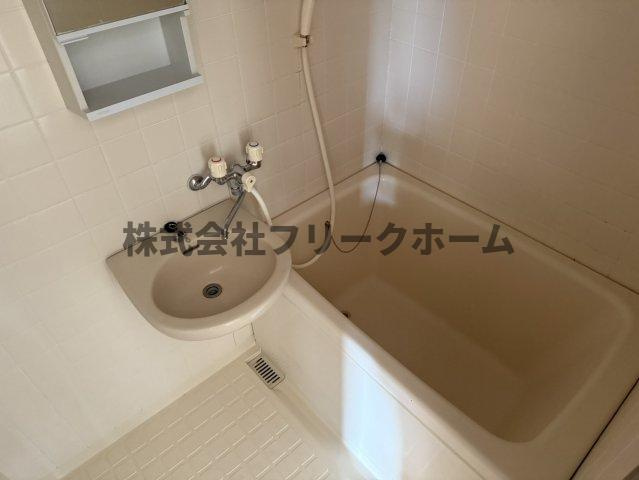 小金井市梶野町２丁目のアパートの浴室