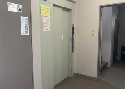 【その他共用部分】 | エンゼルハイム大野台 | 共有部分は、住民なら誰もが使える設備のこと。例えば駐車場やエレベーター、インターネット設備、セキュリティ設備などがあります。他にも、マンションの廊下・外部階段やエントランス・ゴミ置き場などがあります。