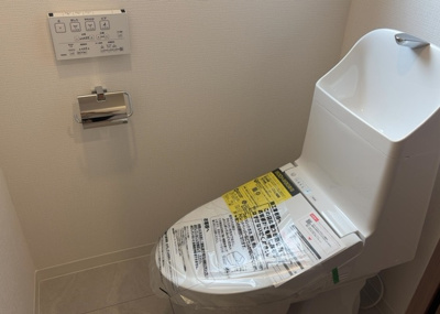 【トイレ】 | エンゼルハイム大野台 | トイレは大きさや形、機能、抗菌性などが異なる多種多彩なタイプが各メーカーから出ています。それぞれに良さがあるため、事前にどういったタイプのトイレがいいのかをご家庭内で決めて、内見に行くといいでしょう。