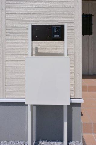 【セキュリティ】 | 大泉第14寄木戸　一建設 | TVモニター付きインターホンと一体になったデザイン門柱