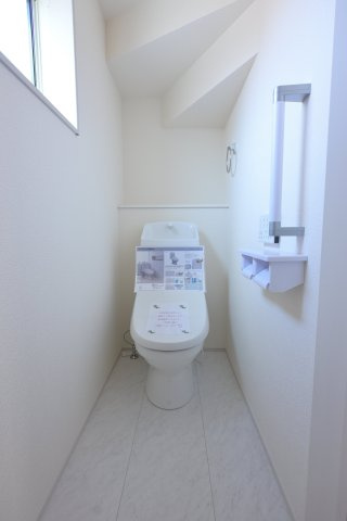 【トイレ】 | 大泉第14寄木戸　一建設 | 暖房便座などがついた洗浄機能付きトイレです。