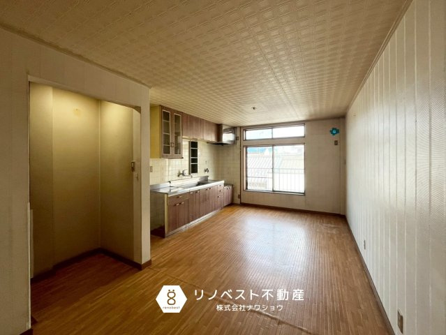 東大阪市横沼町2丁目の居間・リビング|約15.75帖のLDK！
2階にある間取りなので、周辺の視線も気にならず快適にお過ごしいただけます◎